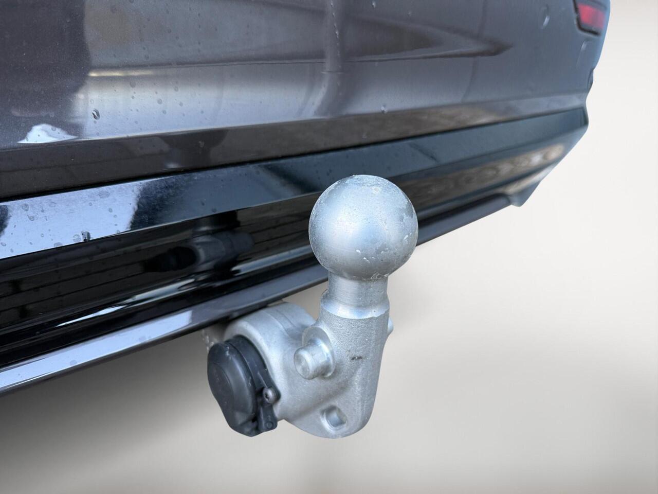 Volvo V60 2.0 T6 Plug-in hybrid AWD Plus Dark | Trekhaak | 360 graden camera | Verwarmde voorruit | Sportstoelen |