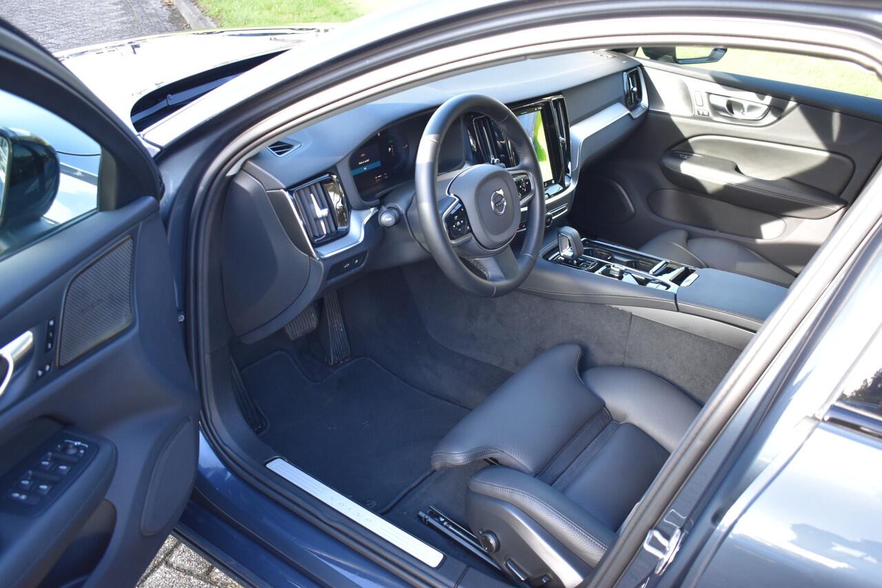 Volvo V60 T6 AWD 350PK Plug-in Hybrid Plus Dark | 360 Camera | H&K | BLIS | ACC | Stoelverwarming | Leder |