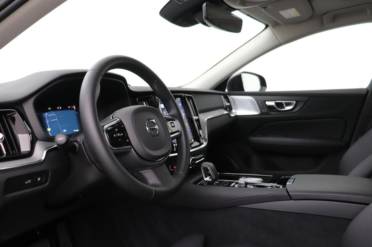 Volvo V60 T6 Plug-in hybrid Ultra Dark | Bowers&Wilkins | Head-Up | Panoramadak | Trekhaak | 360° Camera | ACC