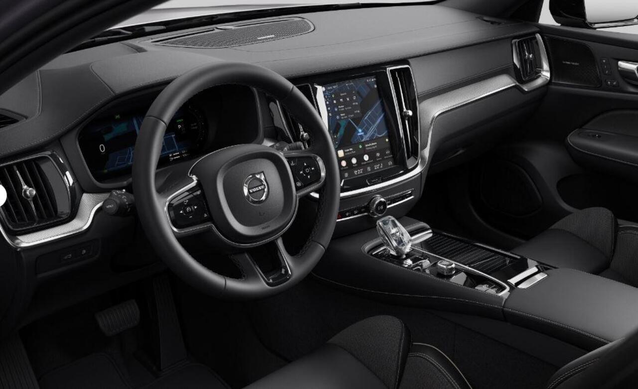 Volvo V60 T6 350PK Automaat Plug-in hybrid AWD Ultra Dark / Panoramadak / Napa leder / Open grid textiel / Extra getint glas / 19 5-Triple spaaks velgen / Harman Kardon