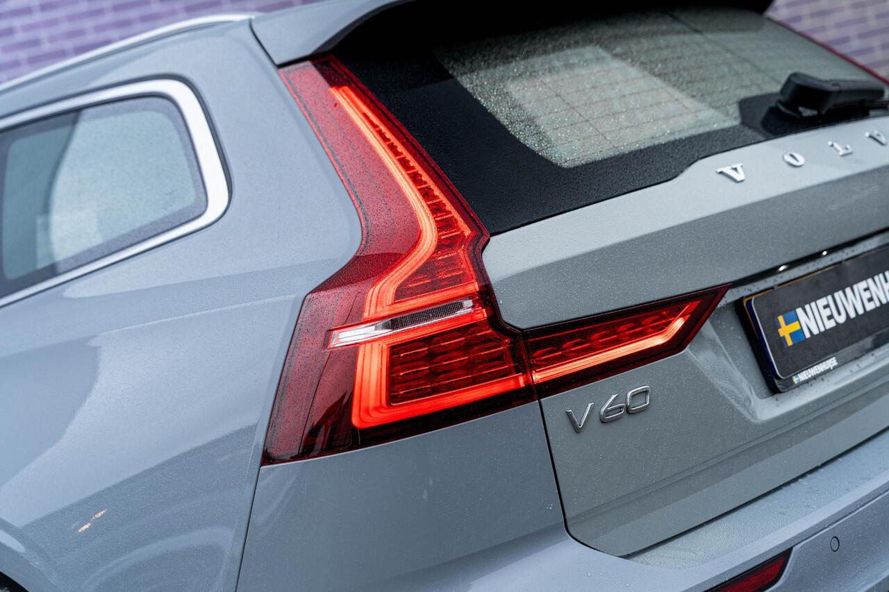 Volvo V60 T6 Plug-in hybrid AWD Essential Bright | Trekhaak | Lederen bekleding | 19" velgen | Google Maps navigatie | Apple Carplay / Android Auto | LED koplampen |
