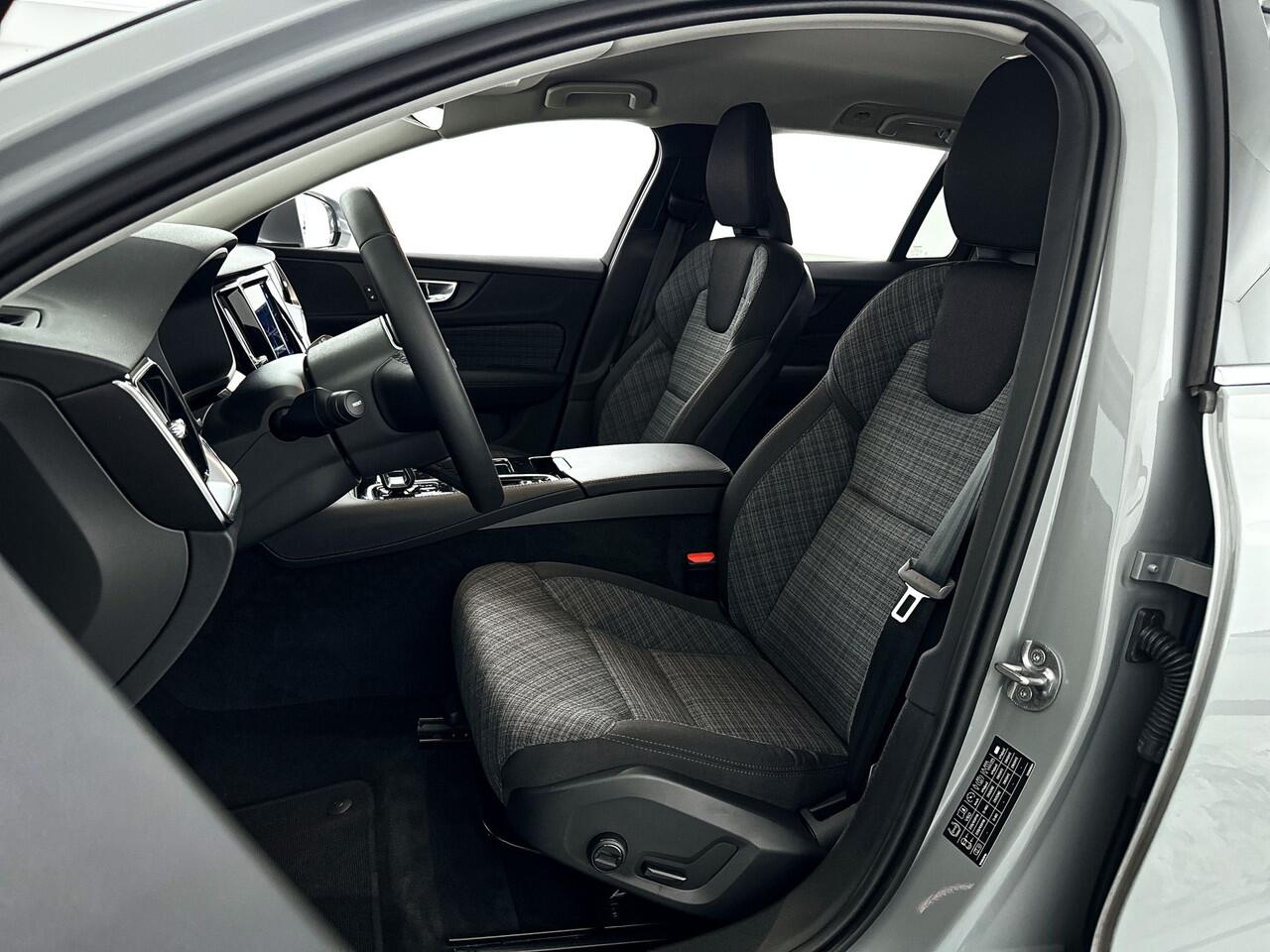 Volvo V60 T6 Aut. Plug-in hybrid AWD Essential Bright | Parkeercamera