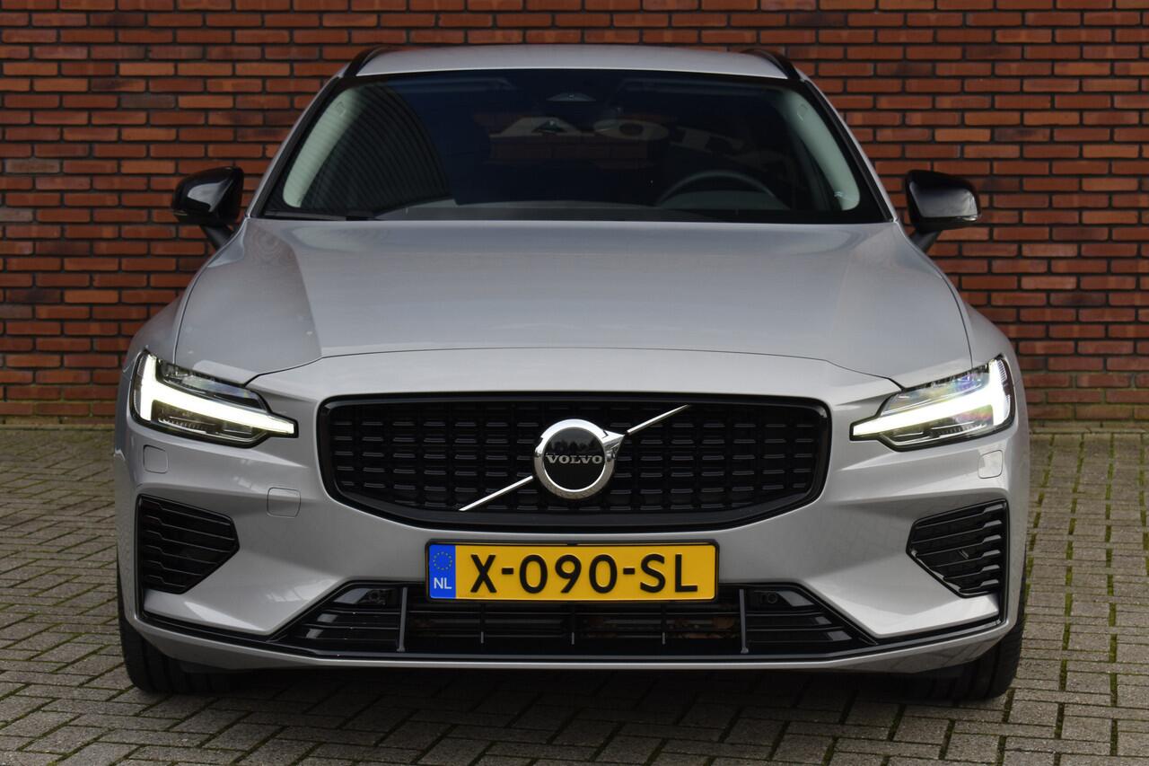 Volvo V60 T6 350PK Plug-in Hybrid AWD Plus Dark | Harman/Kardon | Lichtmetalen velgen 19" |