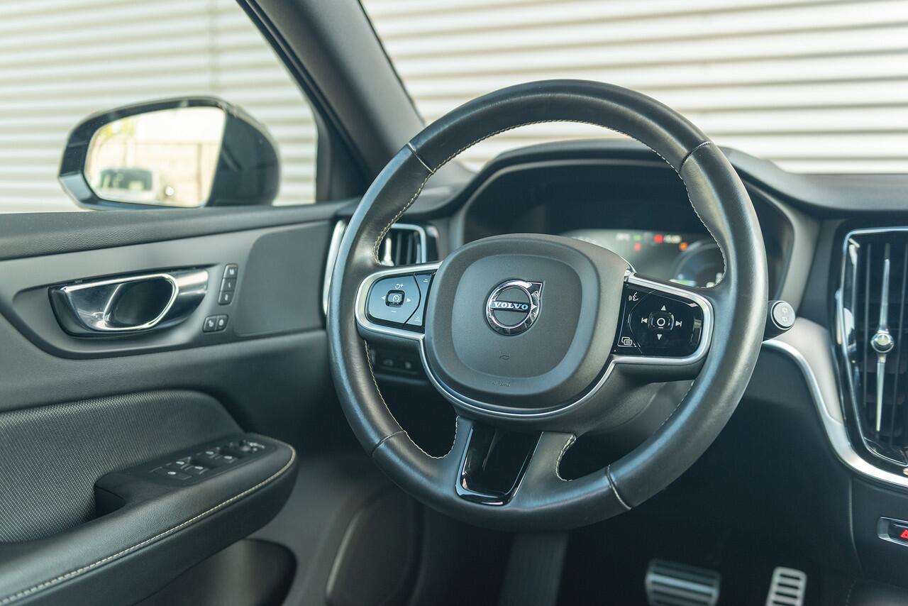 Volvo V60 T6 Aut. Plug-In Hybrid R-Design Leder Panoramadak 360Camera 340pk