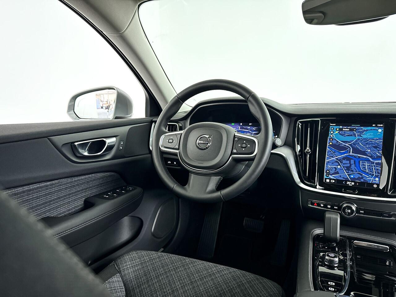 Volvo V60 T6 Aut. Plug-in hybrid AWD Essential Bright | Parkeercamera