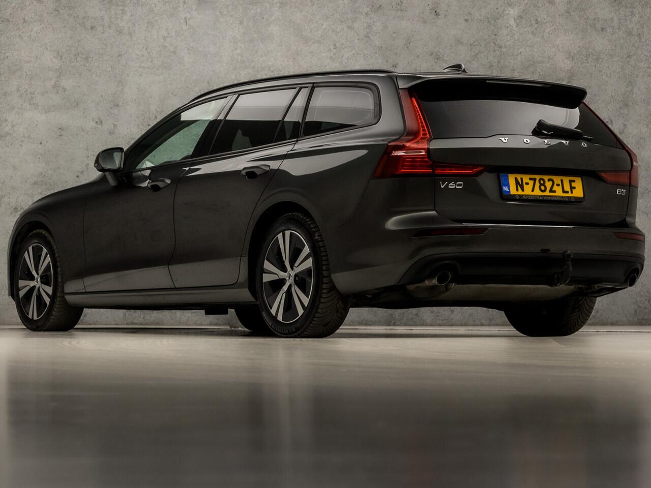 Volvo V60 2.0 B3 Sport 177Pk Automaat (APPLE CARPLAY, GROOT NAVI, GETINT GLAS, TREKHAAK, ADAPTIVE CRUISE, SPORTSTOELEN, KEYLESS, PARKEERSENSOREN, NIEUWSTAAT)