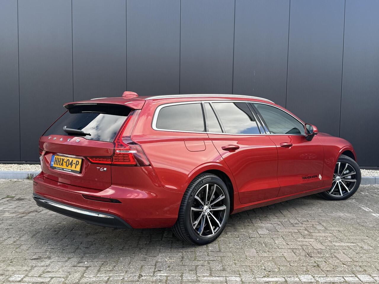 Volvo V60 2.0 T6 Plug-in hybrid AWD Essential Edition Driver assist climate line leder ark assist extra getint glas