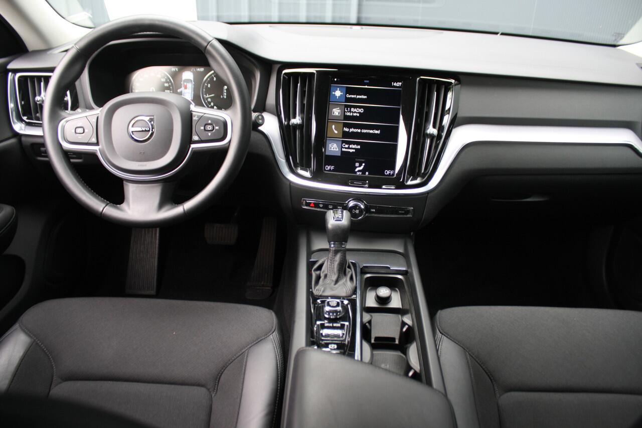 Volvo V60 2.0 T4 Momentum Pro NAVIGATIE - CAMERA - 1e EIGENAAR - RIJKLAAR