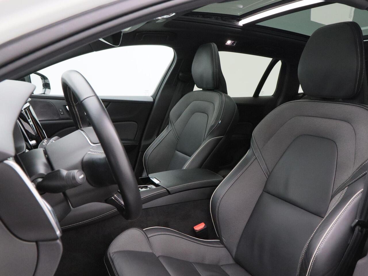 Volvo V60 2.0 T6 340 Pk Automaat Recharge AWD R-Design | Panoramadak | Harman/Kardon | Elektrische Achterklep | Stoelverwarming | 19 Inch | 105.407 Km!!