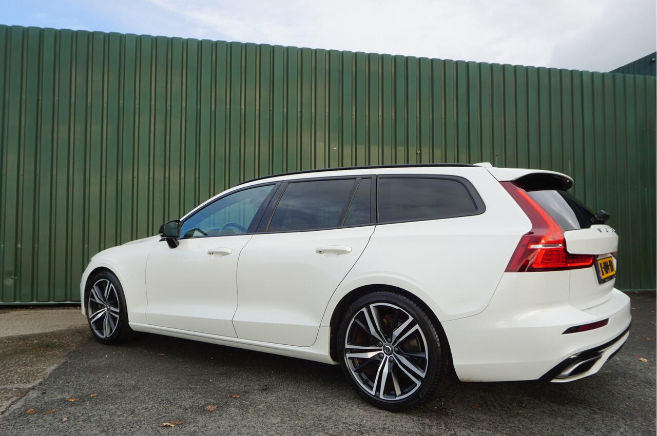 Volvo V60 2.0 B3 R-Design Automaat + Panoramadak/ 19inch/ LED/ Leer/ 360 camera/ Head-Up display/ Schitterend/ Garantie!