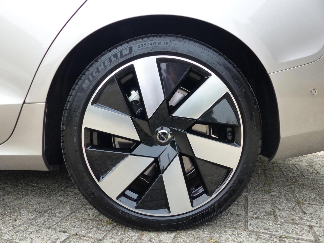 Volvo V60 T6 Plug-in hybrid AWD Plus Dark