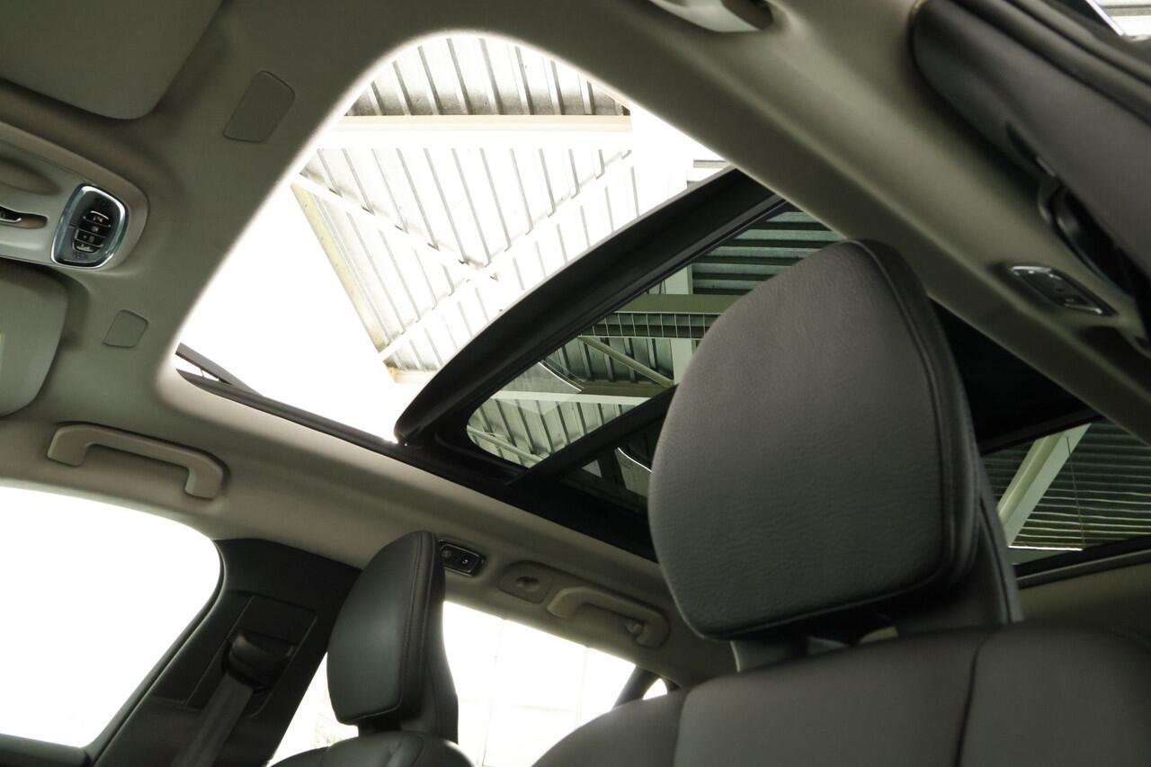 Volvo V60 2.0 B6 AWD Inscription / Opendak / Pilot assist / HK / CarPlay