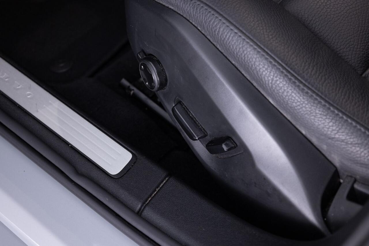 Volvo V60 2.0 T8 Plug-in hybrid AWD Plus Bright | PANORAMADAK ? 1e Eigenaar