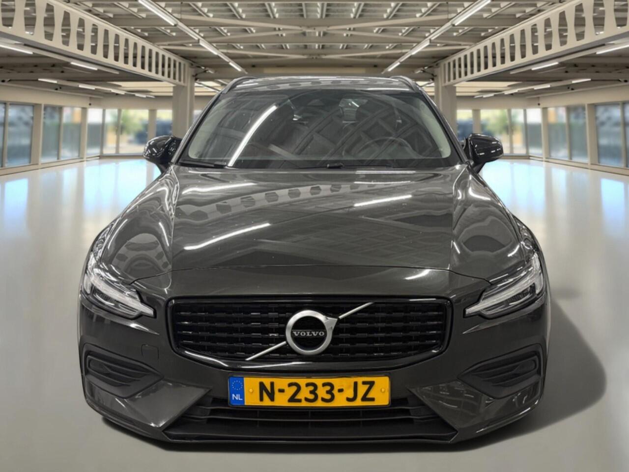 Volvo V60 2.0 B3 Momentum Advantage IntelliSafe Assist/leer/trekhaak/garantie