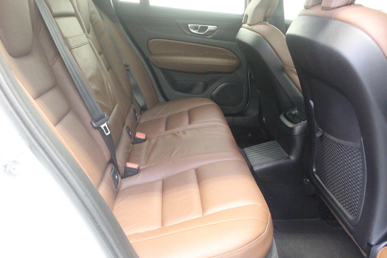 Volvo V60 T6 Twin Engine AWD Momentum Pro | Rijklaarprijs | Pano dak | Head-up |