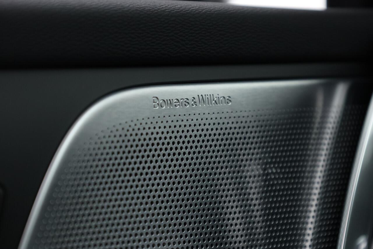 Volvo V60 T6 Recharge Ultra Dark | Pano | HUD | B&W | Stoelventi. | Massage | Memory seats | Elek. Trekhaak | 360cam