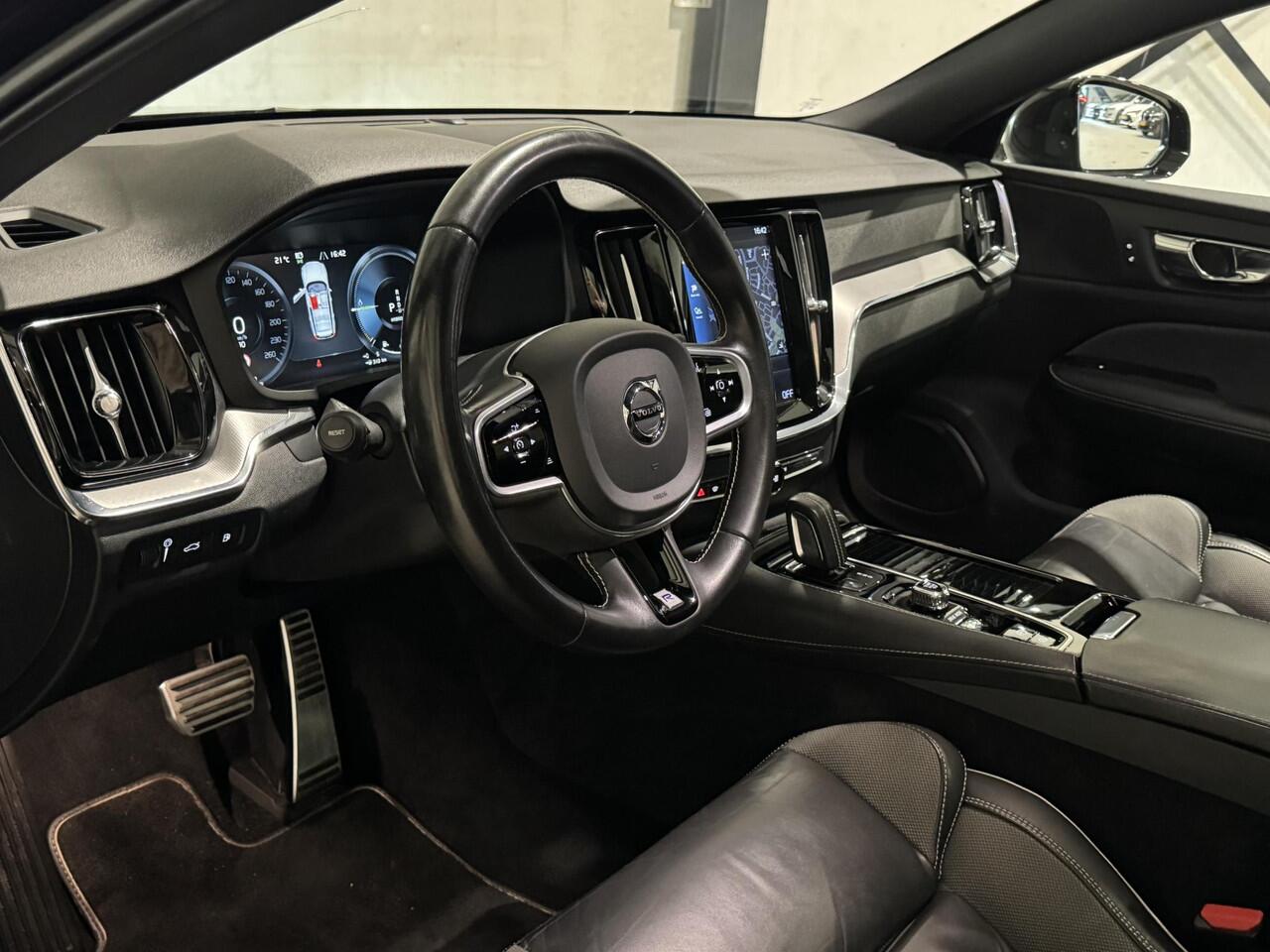 Volvo V60 2.0 T6 Twin Engine AWD R-Design Aut. | panorama | leder | navi | carplay | key-less entry |