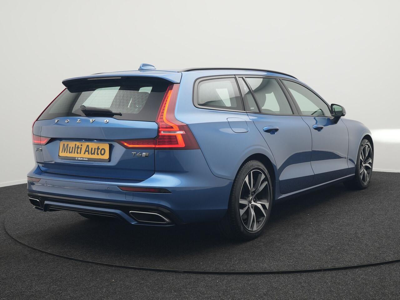 Volvo V60 T6 Recharge AWD R-Design Plug In Hybrid 340pk Dealer O.H PHEV | Trekhaak Af Fabriek | Adaptive Cruise | Camera | Lederen Sporstoelen Memory & Verwarmd | Harman & Kardon | Apple Carplay | Navigatie | Virtual | DAB |