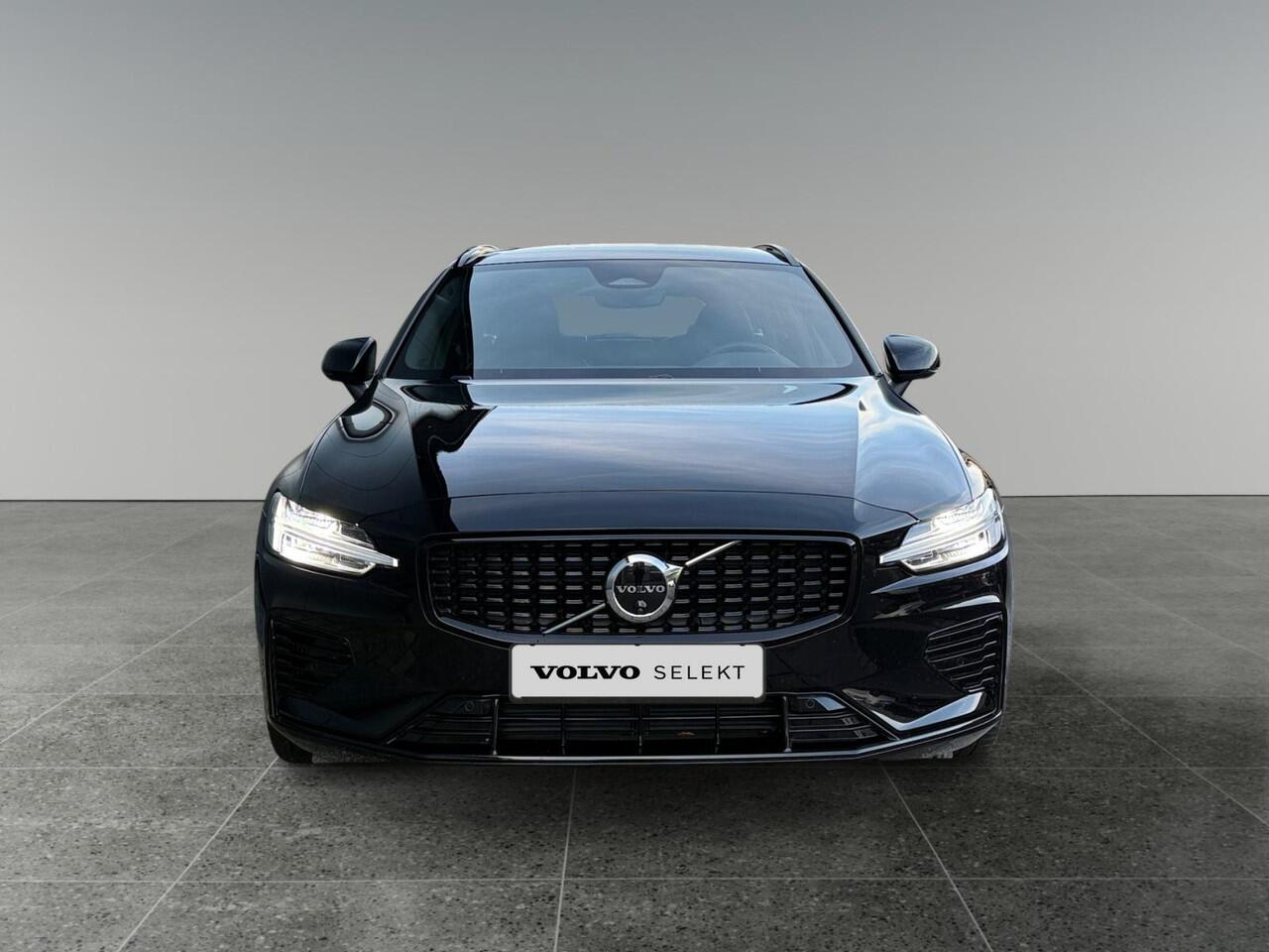Volvo V60 2.0 T6 Plug-in hybrid AWD Plus Dark | Trekhaak | Verwarmde voorruit | 360 graden camera | Harman/Kardon |