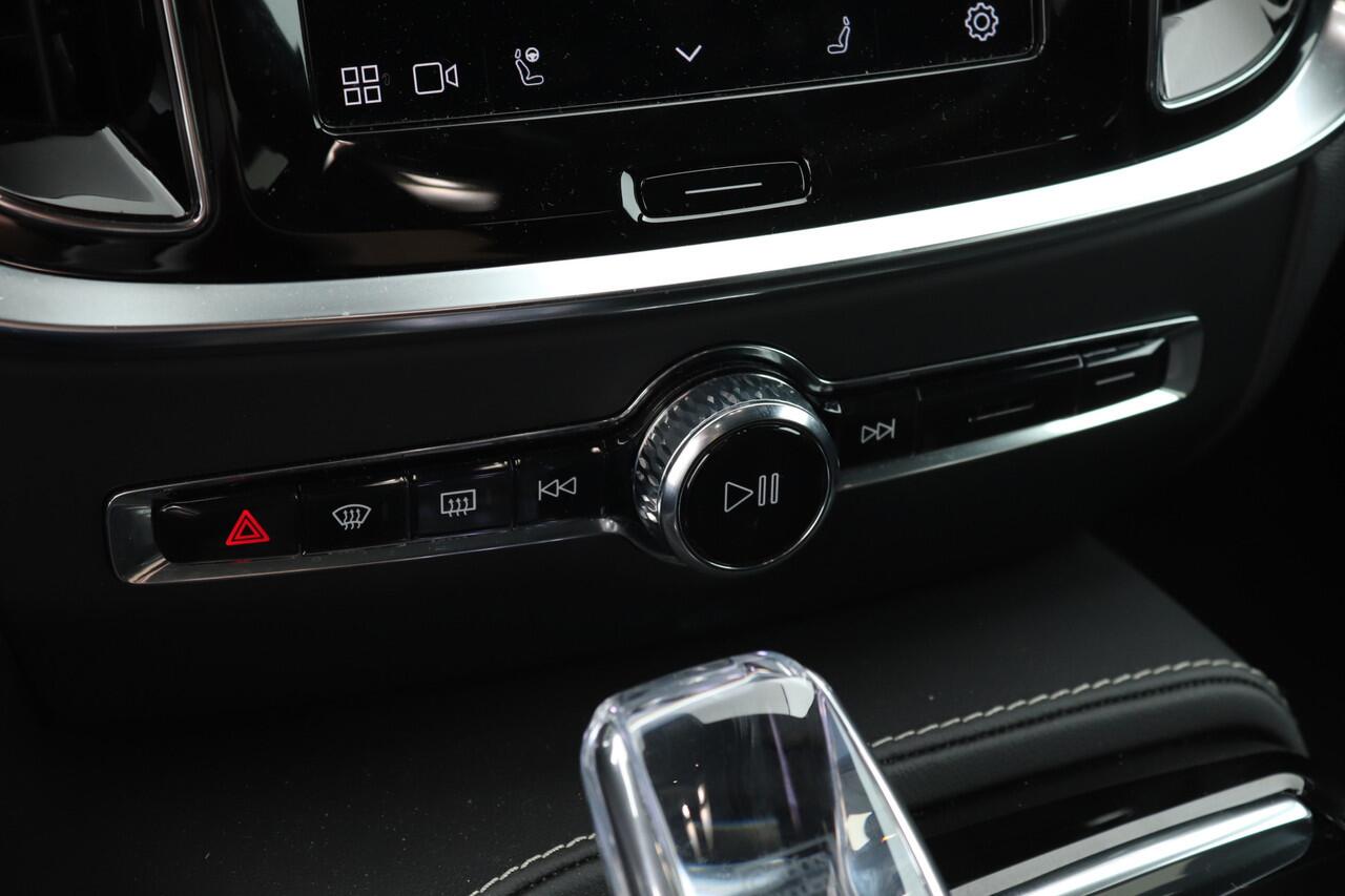 Volvo V60 2.0 T6 PHEV AWD PLUS DARK AUT8 | Panoramadak | 19 inch | Trekhaak