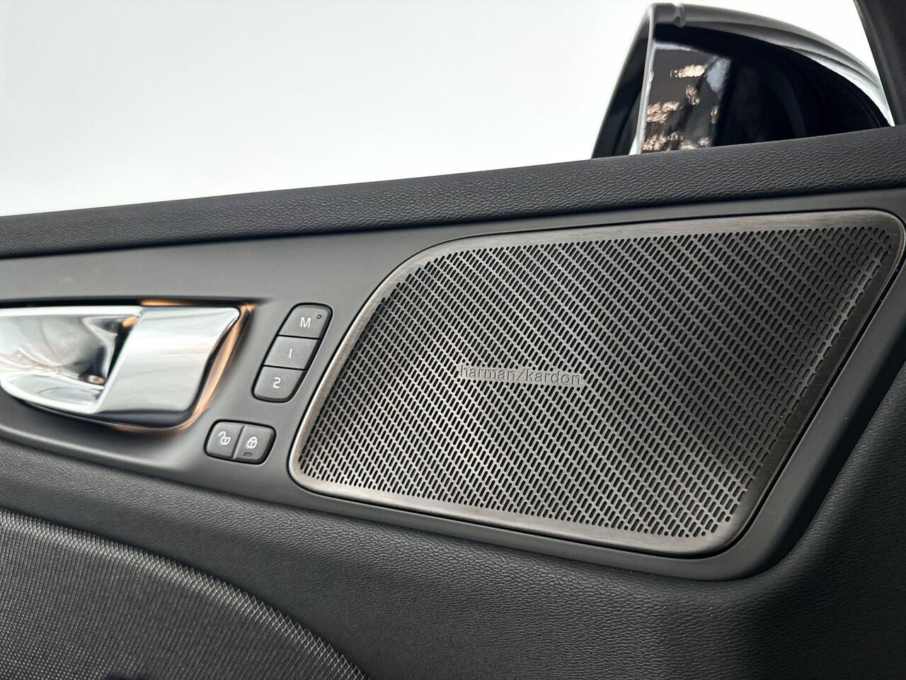 Volvo V60 T6 Plug-in hybrid AWD Plus Dark | 360° camera | Harman Kardon | Stoel- en Stuurverwarming | Trekhaak