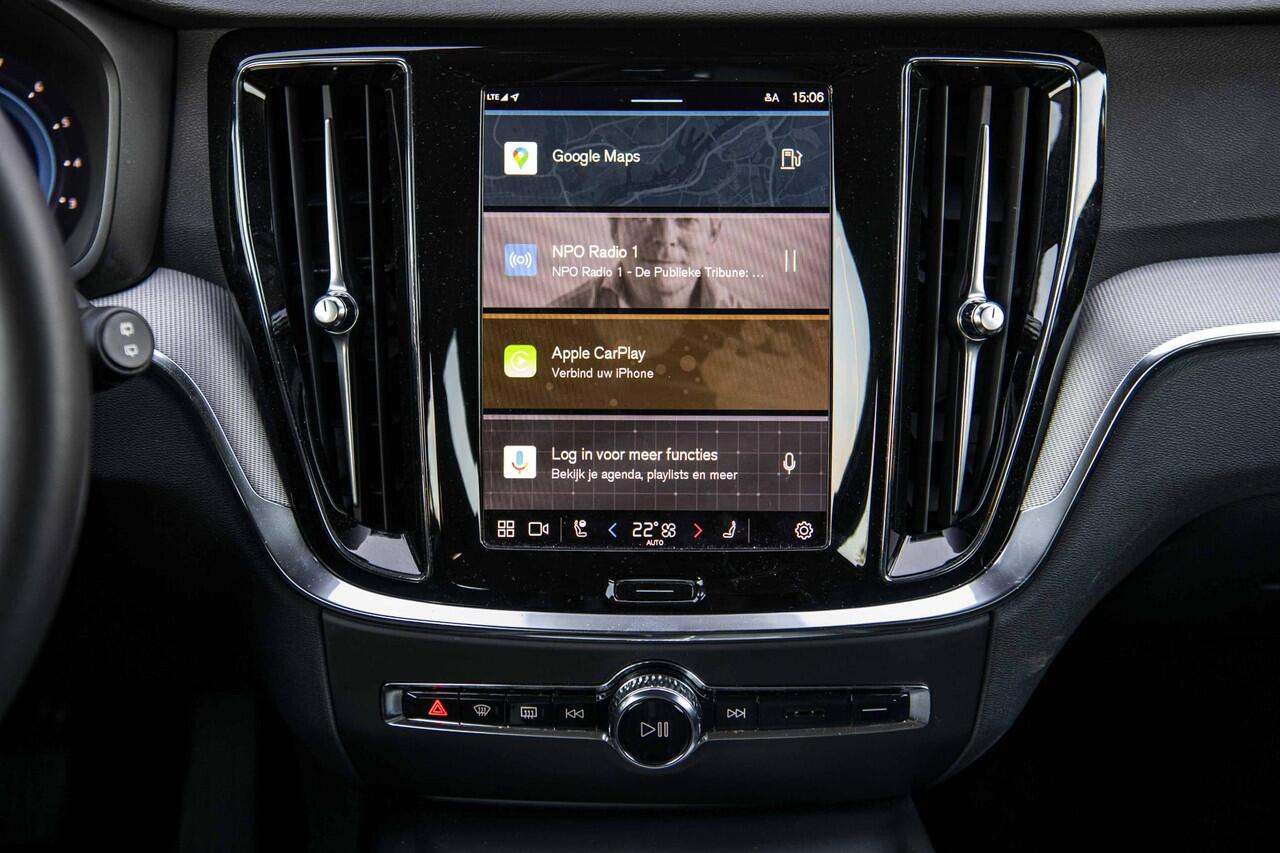 Volvo V60 2.0 B3 Essential Edition | Sport Pack | 19" Black Edition Velgen | Leder | Adaptieve Cruise Control | Stoelverwarming | Park Assist |