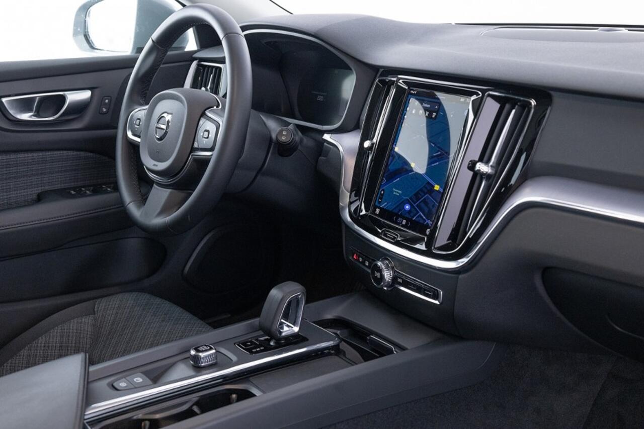 Volvo V60 2.0 B3 Essential Edition Automaat | CARPLAY | Full LED | CAMERA