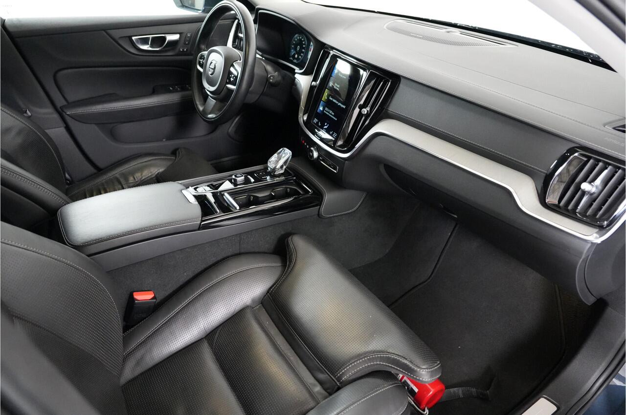 Volvo V60 2.0 T8 Recharge PHEV 455 pk Plus Bright AWD | Pano | HK | DAB+ | Stoelverw. | El. achterklep | El. stl. verst. | Parkeerss. |