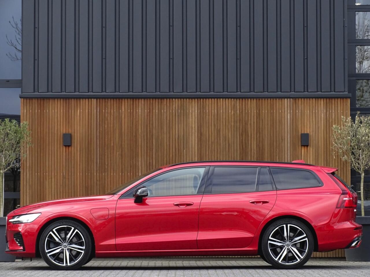 Volvo V60 T8 390PK Twin Engine / AWD / R Design / LED