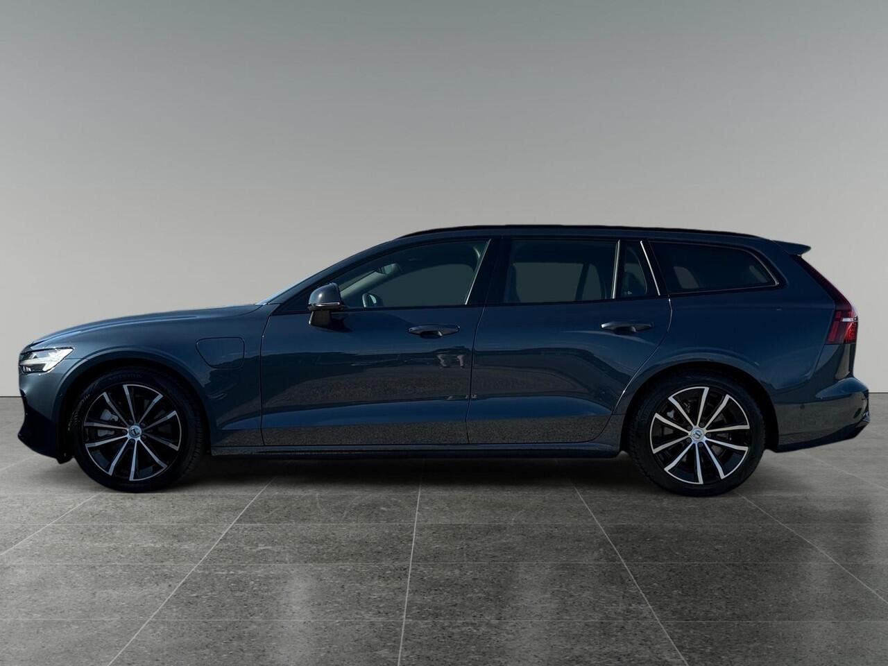 Volvo V60 2.0 T6 Plug-in hybrid AWD Plus Dark | Trekhaak | Panoramadak | Sportstoelen | Harman/Kardon |