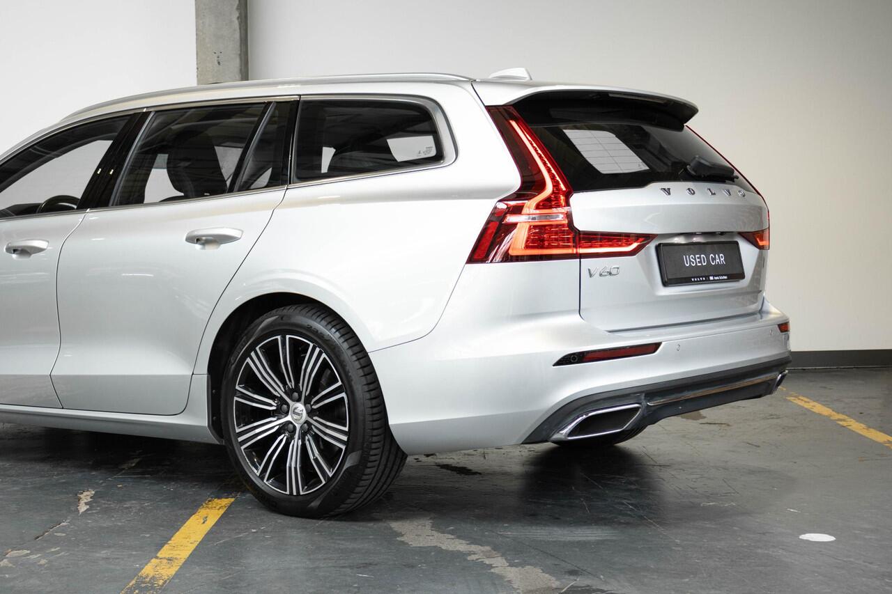 Volvo V60 T6 Twin Engine AWD Inscription | Panoramadak | Stoelverwarming | Parkeersensoren voor + achter | Parkeerverwarming | Comfortstoelen | Navigatie | Lederen Bekleding |