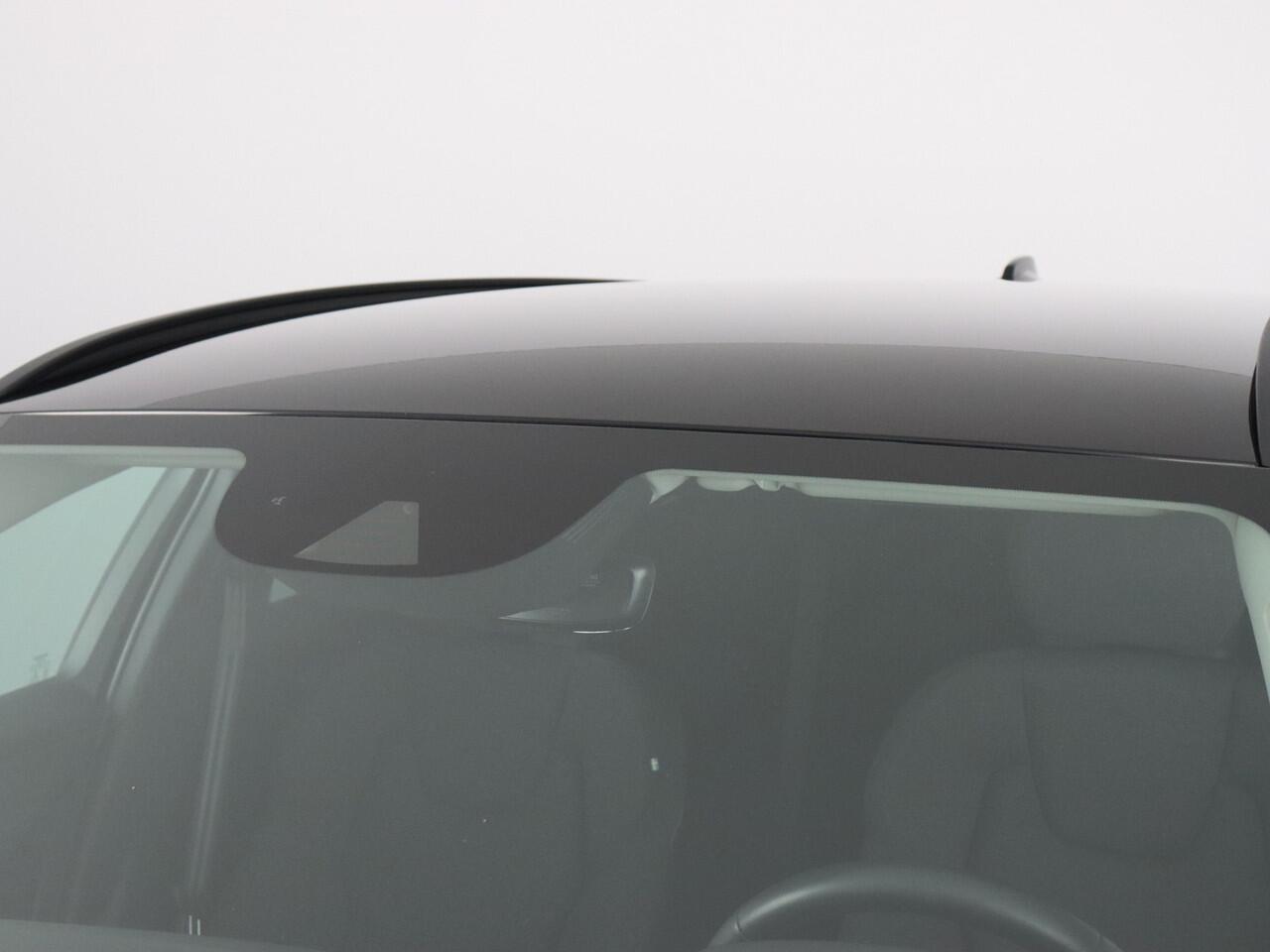 Volvo V60 2.0 B4 Momentum Business (NL-Auto / H&K / Stoel-Stuurverw. / ACC)