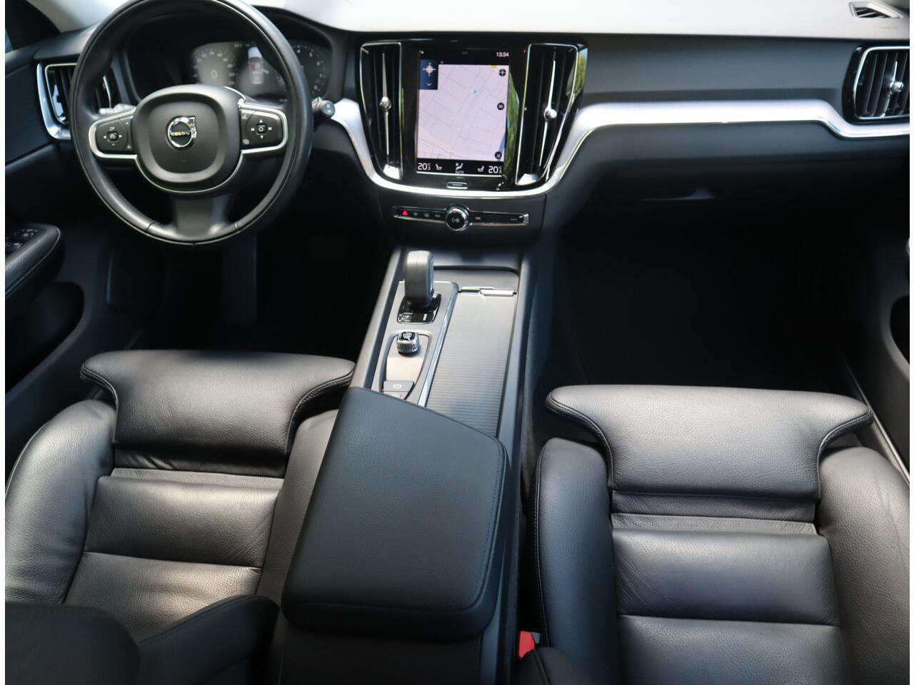 Volvo V60 2.0 B3 Momentum / Bodykit / Sportstoelen