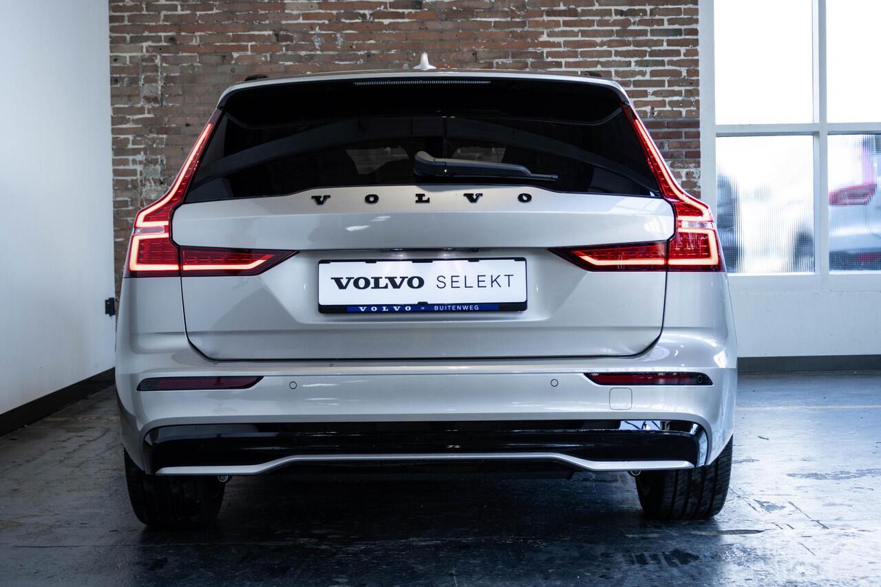 Volvo V60 T6 Automaat Plug-in hybrid AWD Ultra Dark | Panoramadak | Premium audio by Harman Kardon | Verwarmbare voorstoelen en achterbank | Stuurwielverwarming | Parkeerverwarming | Apple carplay/Android auto | Rondom zichtcamera | Adaptive cruise control |