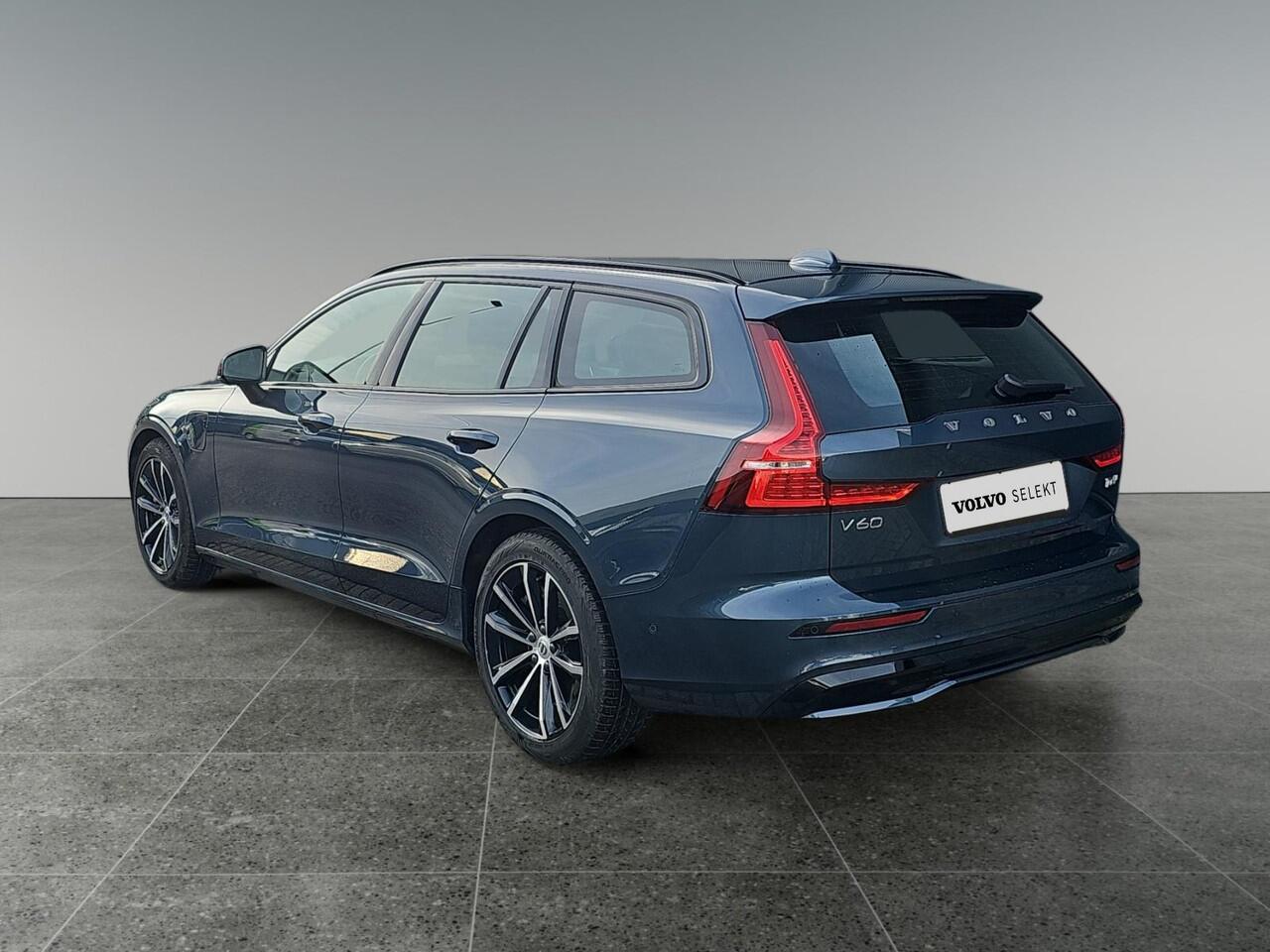 Volvo V60 2.0 T6 Plug-in hybrid AWD Plus Dark | Harman/Kardon audio | Trekhaak | Sportstoelen | 360 graden camera |