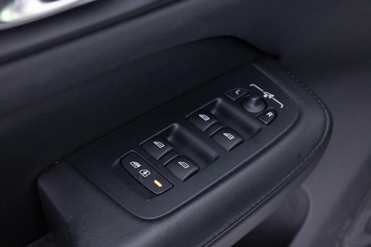 Volvo V60 2.0 T8 Plug-in hybrid AWD Plus Bright | PANORAMADAK ? 1e Eigenaar