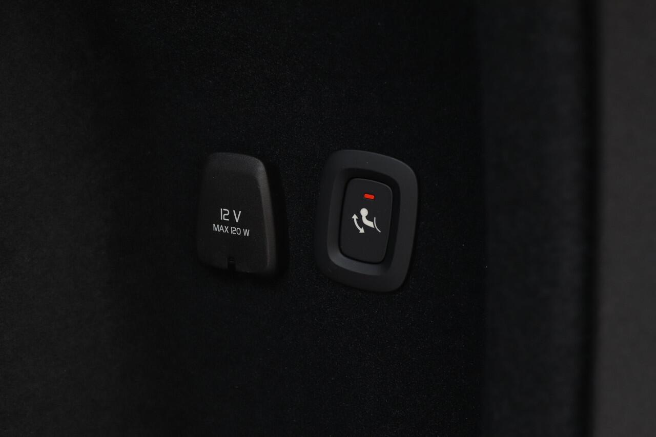 Volvo V60 2.0 T6 PHEV AWD PLUS DARK AUT8 | Panoramadak | 19 inch | Trekhaak