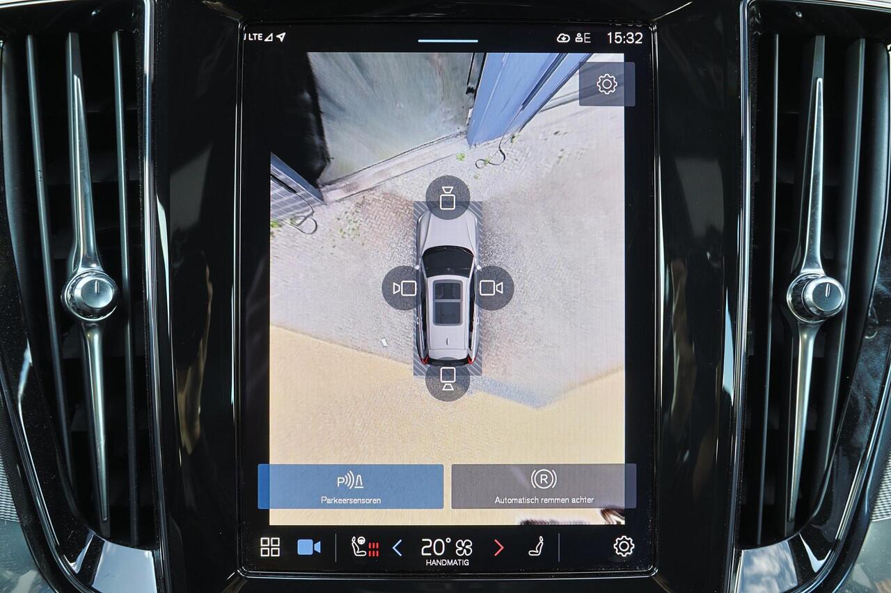 Volvo V60 T6 Recharge AWD Plus Dark - IntelliSafe Assist & Surround - 360º Camera - Harman/Kardon audio - Verwarmde voorstoelen, stuur & achterbank - Parkeersensoren voor & achter - Elektr. bedienb. voorstoelen met geheugen - Elektr. inklapbare trekhaak - 18' LMV