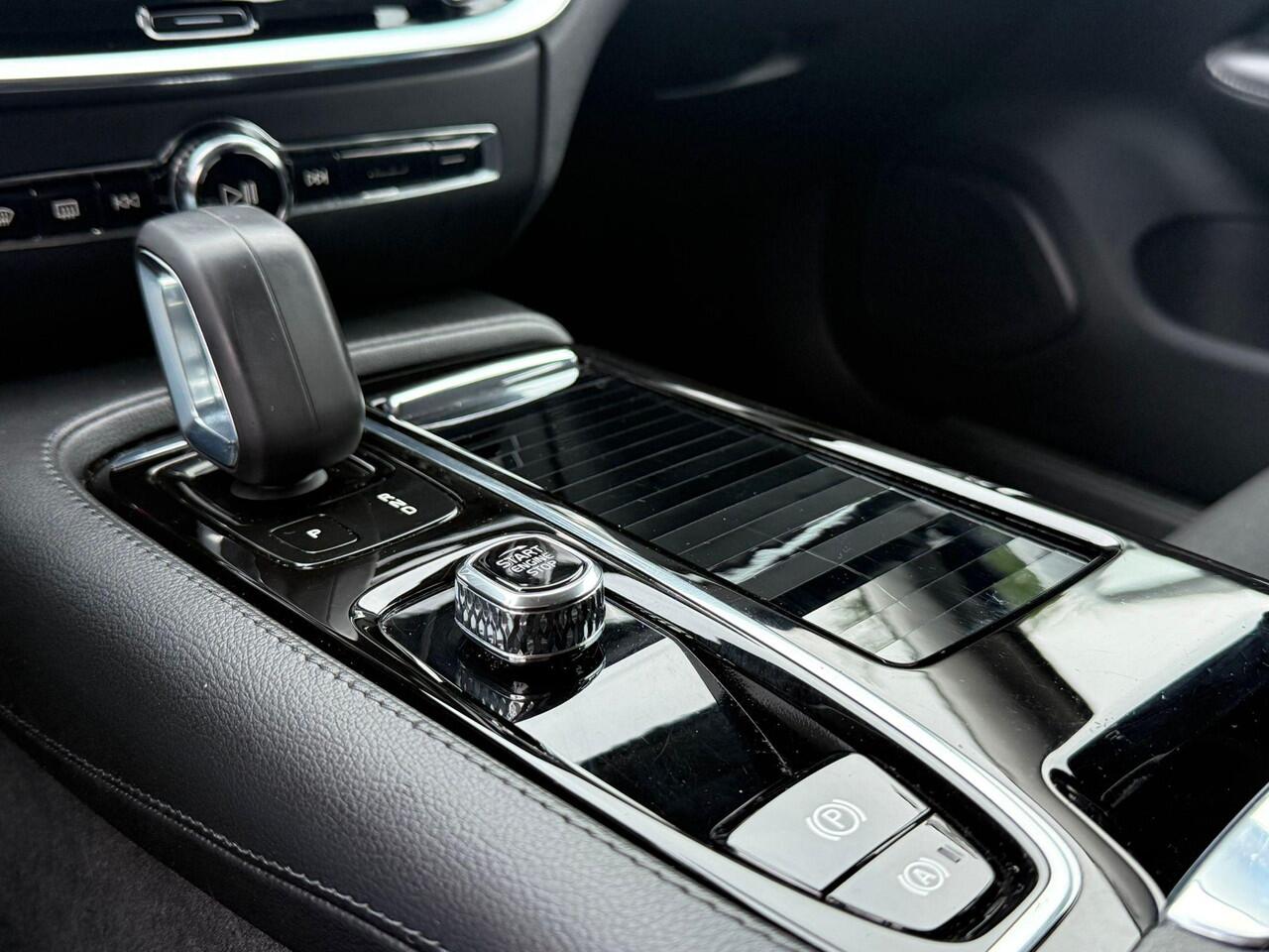 Volvo V60 2.0 T6 Recharge AWD Inscription Expression