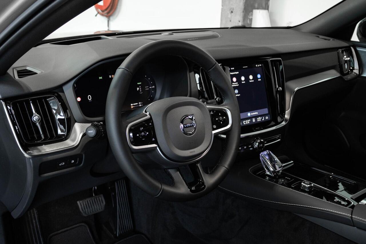 Volvo V60 2.0 T6 Plug-in hybrid AWD Plus Dark | Direct Leverbaar | Head-Up Display | 360º Camera | 19" Lichtmetalen Wielen | Premium Audio by Harman Kardon | Nappa Lederen Contourstoelen |