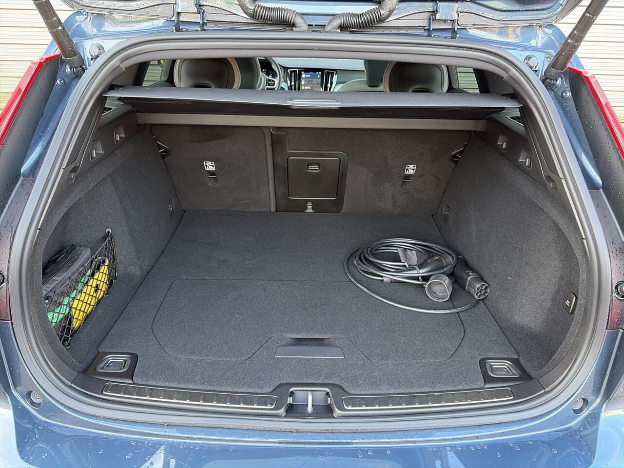 Volvo V60 T6 350PK Automaat Recharge AWD Plus Bright | ACC | Panoramadak | 360 camera | Stuurverwarming | 19"LMV | Elektr. stoel