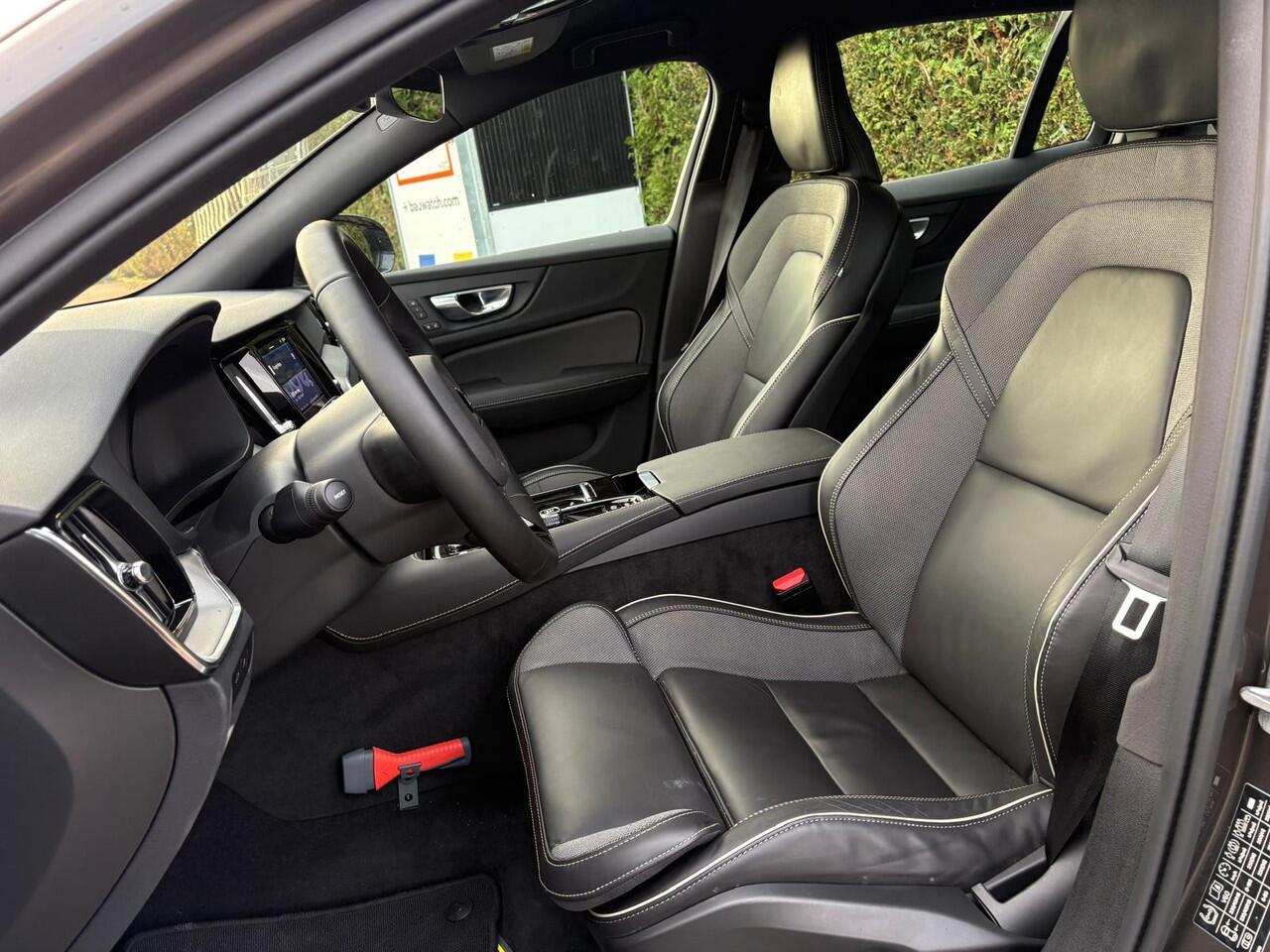 Volvo V60 T6 Plug-in hybrid AWD Plus Dark