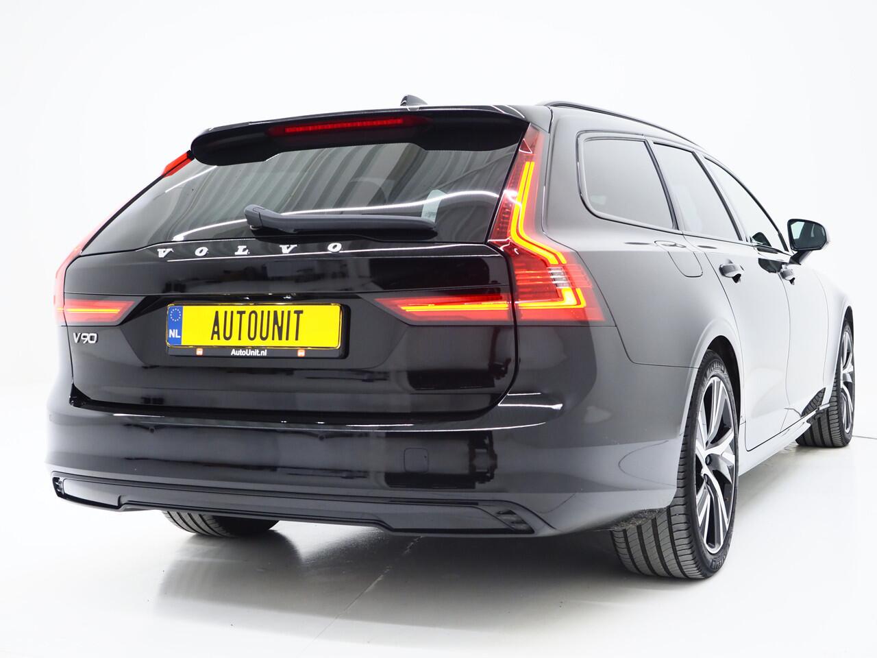 Volvo V90 2.0 T6 Plug-in hybrid AWD Plus Dark Long Range | Pilot Assist | Leder | Harman/Kardon | Trekhaak | Camera | BLIS | Keyless | Carplay