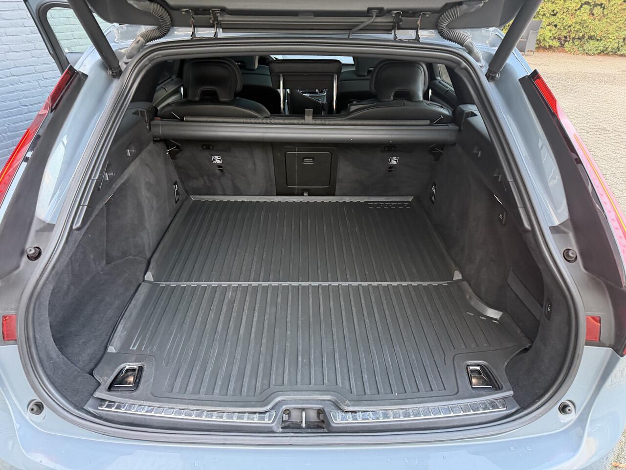 Volvo V90 R-Design | NL AUTO |Panoramadak o Harman/Kardon o Winterpakket o Camera 2020 km 148.000 Nap 2e eigenaar !!