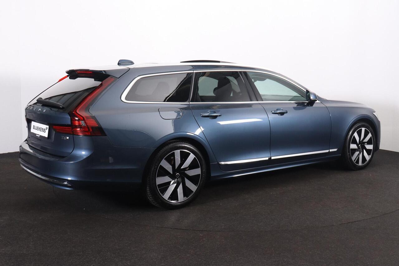Volvo V90 T8 Recharge AWD Ultra Dark - Panorama/schuifdak - IntelliSafe Assist & Surround - 360º Camera - Harman/Kardon audio - Adaptieve LED koplampen - Verwarmde voorstoelen, stuur & achterbank - Parkeersensoren voor & achter - Elektr. bedienb. voorstoelen met ge