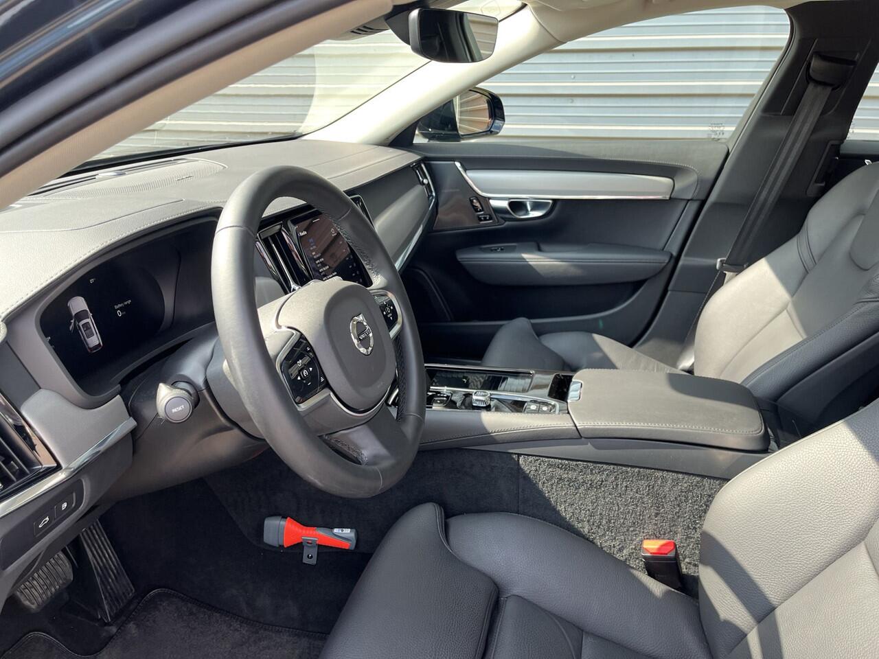 Volvo V90 T6 Plug-in hybrid AWD Ultra Dark / 360 Camera / Head-Up / Schuif/kanteldak / Trekhaak / Blis /