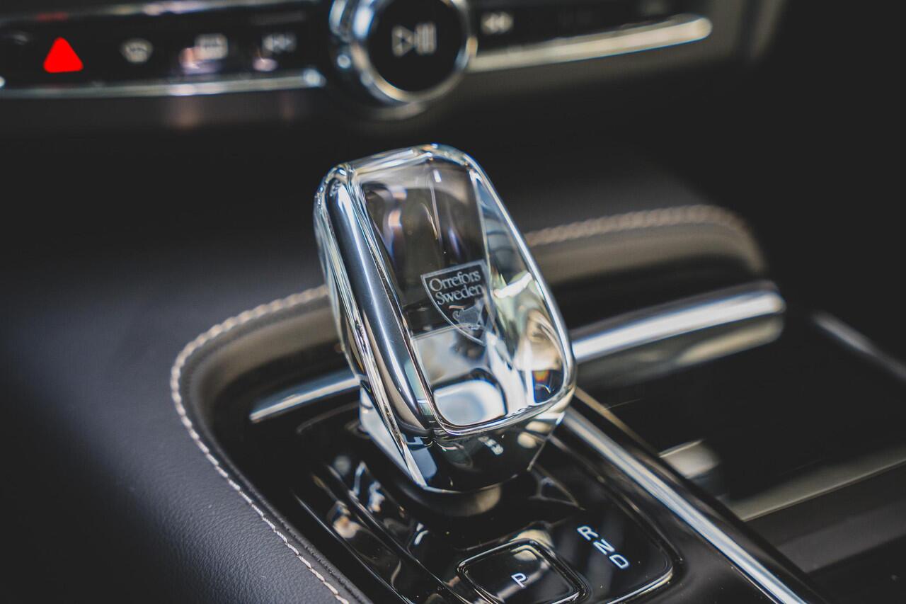 Volvo V90 2.0 T8 Plug-in hybrid AWD Ultimate Dark 455 PK TREKHAAK | PANO | MASSAGE | 360 CAM | STOELVENTILATIE