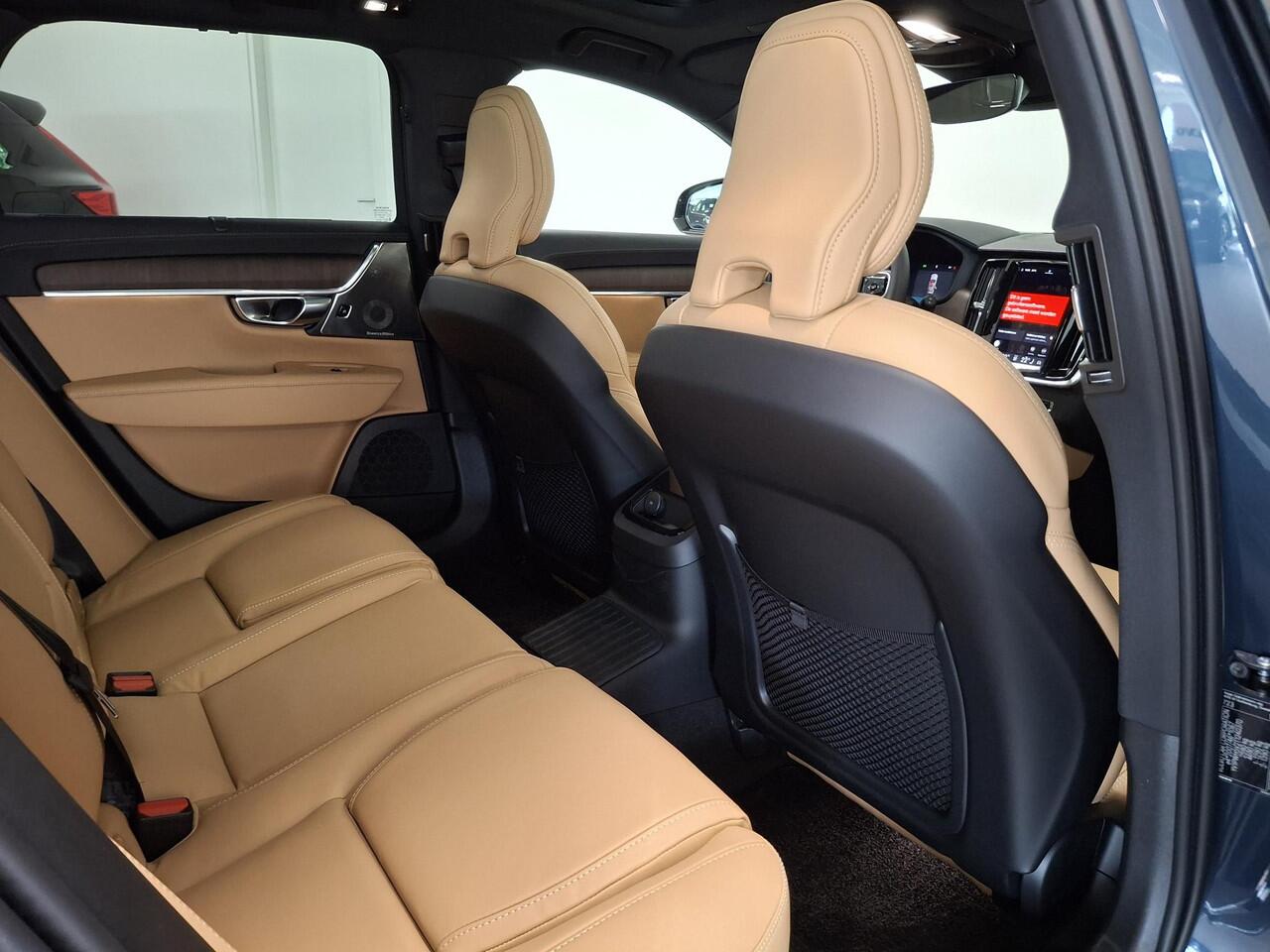 Volvo V90 T8 Plug-in hybrid AWD Ultra Dark | B&W Audio | Panoramadak | Leder pakket inclusief stoelventilatie |
