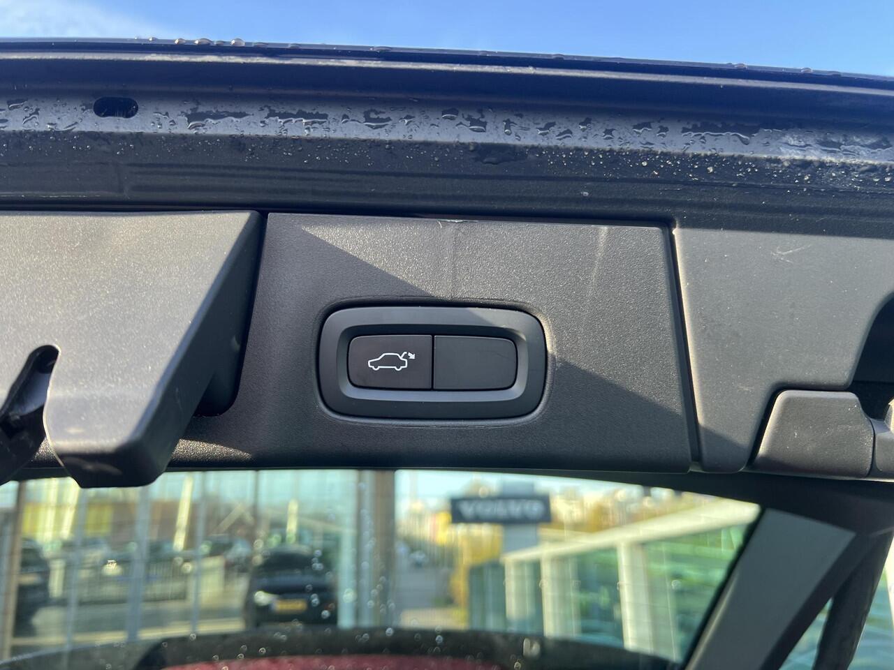 Volvo V90 2.0 T4 Business Luxury+ Automaat, Leder, Panoramadak, Trekhaak semi elektrisch inklapbaar, Stoelverwarming, Stuurverwarming