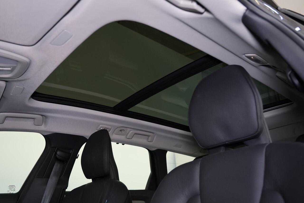 Volvo V90 T8 Recharge AWD Ultra Dark - Panorama/schuifdak - IntelliSafe Assist & Surround - 360º Camera - Harman/Kardon audio - Adaptieve LED koplampen - Verwarmde voorstoelen, stuur & achterbank - Parkeersensoren voor & achter - Elektr. bedienb. voorstoelen met ge